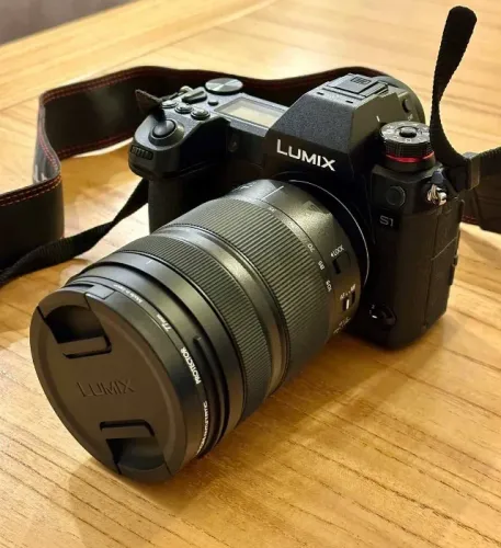 Vendo câmera Panasonic Lumix S1 + lente 24-105mm f/4 (Leica L)