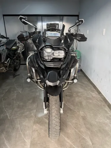 BMW triple black 2023