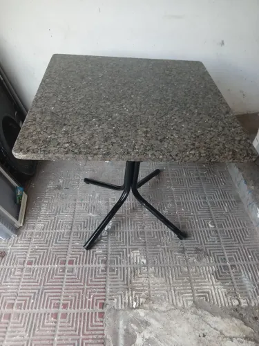 VENDO UMA MESA DE MARMORE QUADRADA SO A MESA SO