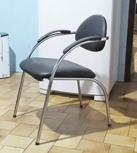 Confortavel Cadeira com Base Cromada - Semi nova