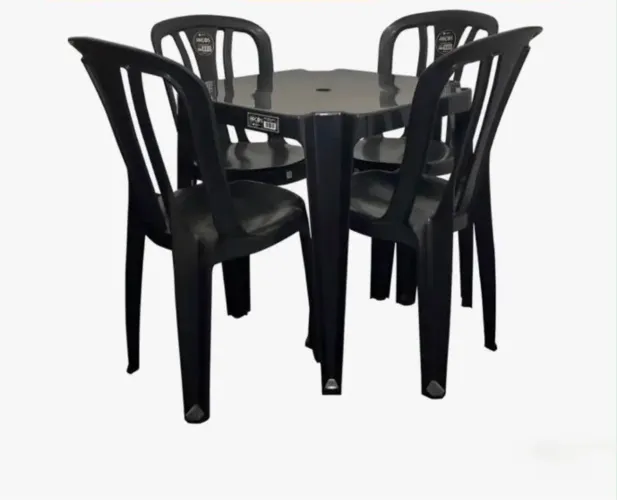 Conj mesa e cadeira de plástico Usado - preto