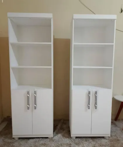 Armario logos com portinha embaixo