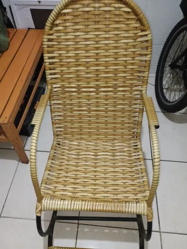 Cadeira de balanço pequena