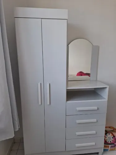 Vende-se Guarda roupa de criança pouco uso