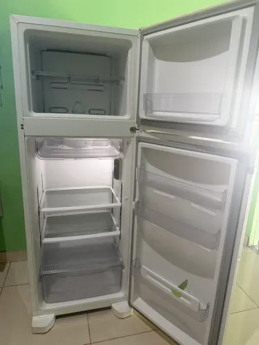 Vendo essa geladeira funcionando perfeitamente