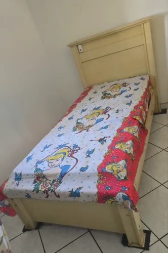 Cama de solteiro + colchão 