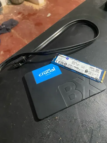 SSD Kingston NV2 250GB (M.2 NVMe SSD Crucial BX500 500GB (2.5" SATA):