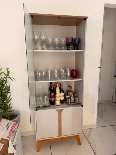 Cristaleira com Portas de Vidro