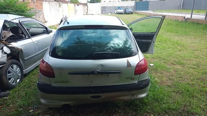 Sucata Peugeot 206 2001 Cinza Para Retirada de Peças