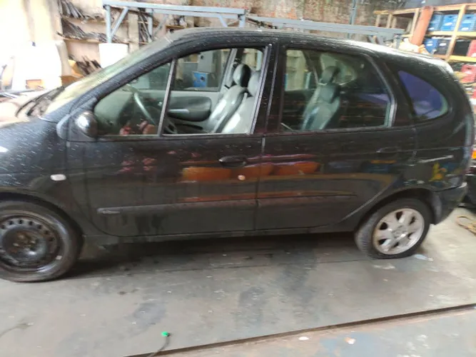Sucata para retirada de peças Renault Scenic 2.0 automática
