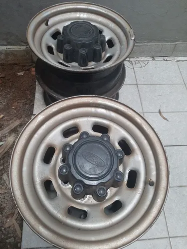 Roda aro 16 Ford f350 original 8 furos com calotas
