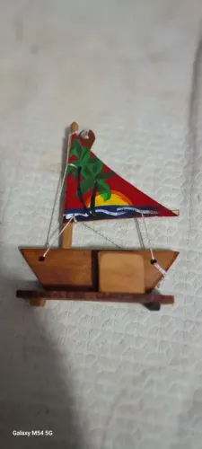 Barquinho de madeira decorativo