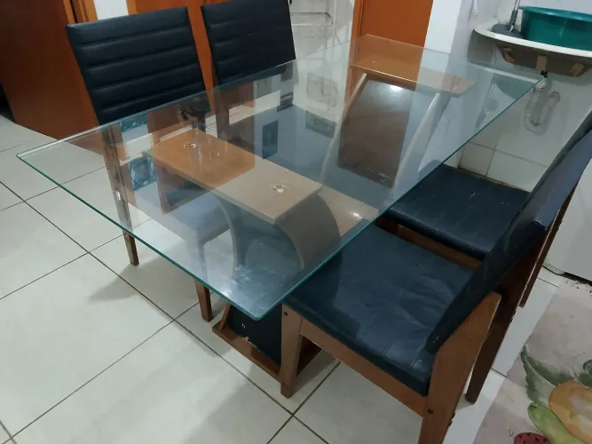 Mesa de Vidro s/ cadeiras