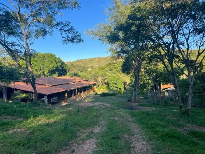 Sitio 20.000 m², casa, piscina, área gourmet, agua corrente, cisterna, poço artesiano.