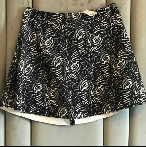 Saia evase preta e branco tamanho G NOVA