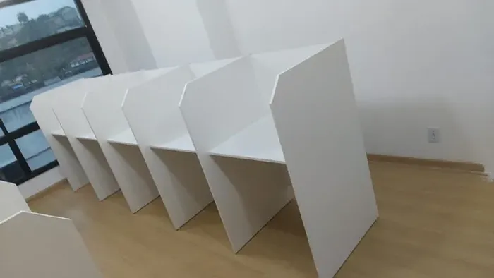 Baias unidas lado a lado sem prateleira