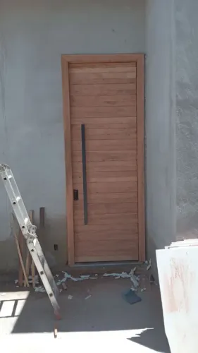 Porta pivotante 3x1 peroba rosa  completa e instalada 