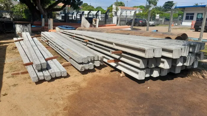Poste de energia novo