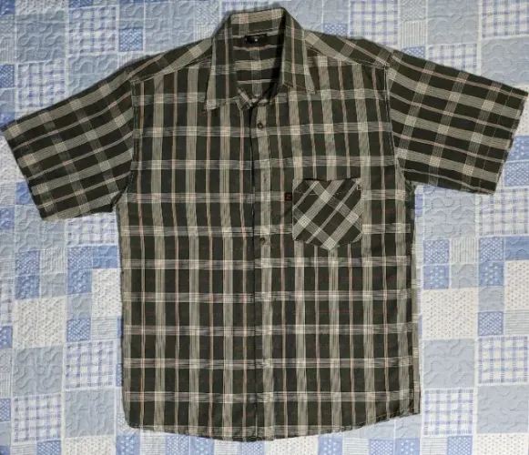 Camisa Xadrez de botão, manga curta "Tam M"