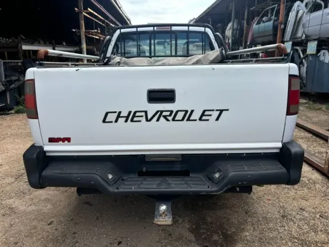 Sucata Chevrolet S10 2.2 MPFI 2000 - Venda de Peças