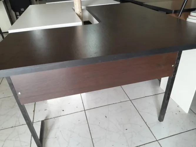 111 - mesa escrivaninha e L cor madeirada nova 