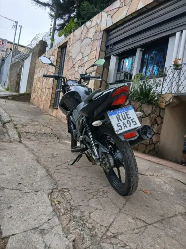 Vende-se está moto 