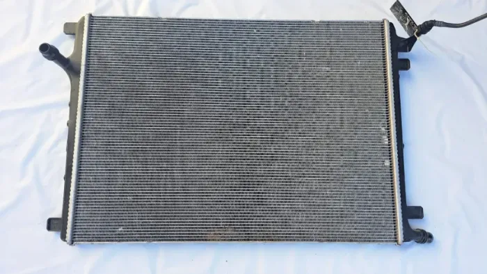 Radiador De Baixa Temperatura Mercedes Benz W206 C300 2.0 2023 Hyibrid Original Usado