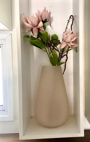 Vaso Vidro Fosco Rose com Arranjo decorativo