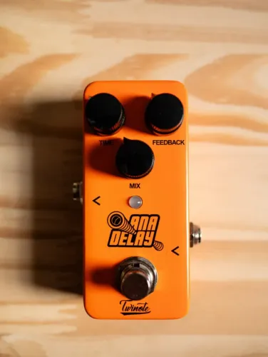 Pedal Ana Delay twinote (nux) com tap tempo