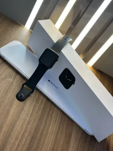 Apple Watch Series 5 Cor Space Gray Model A2092 40MM 92% de saúde da bateria