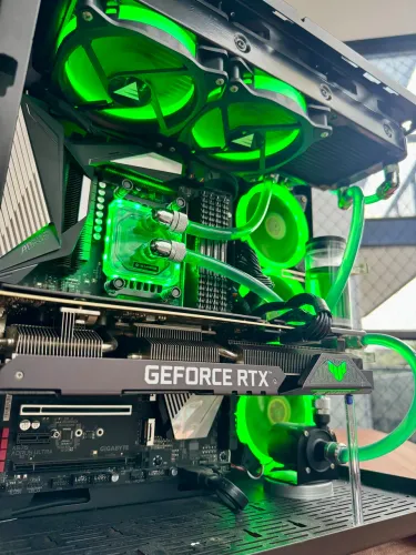 PC Gamer Workstation + Monitor 32