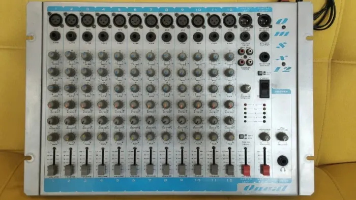 Mesa de Som Oneal OMSX12