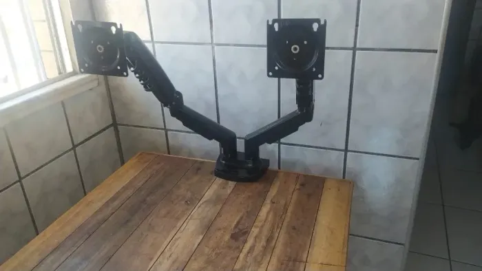 Suporte de Mesa Articulado para 2 Monitores de 17" a 35", ELG, Ajuste de altura com Pistão