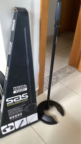 Pedestal Reto