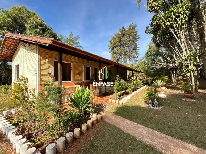 Sítio com 4 quartos no Santa Rosa - Igarapé - MG
