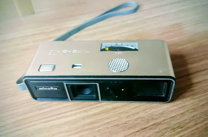 Máquina Minolta Analógica Espião Leia