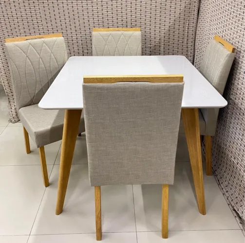 Mesa de Jantar Jade com 4 Cadeiras- Madeira Maciça
