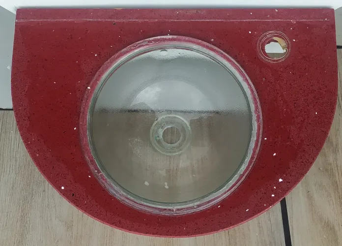 Pia + tampo para bacia sanitária vermelha