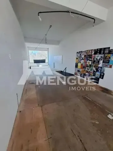 Aluga-se loja de 90m² no São Sebastião por R$ 2.500,00.