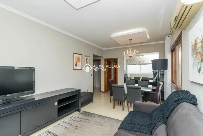 Apartamento MOBILIADO com 3 dormitórios, 1 suíte e 2 vagas no bairro Petrópolis - Porto Al