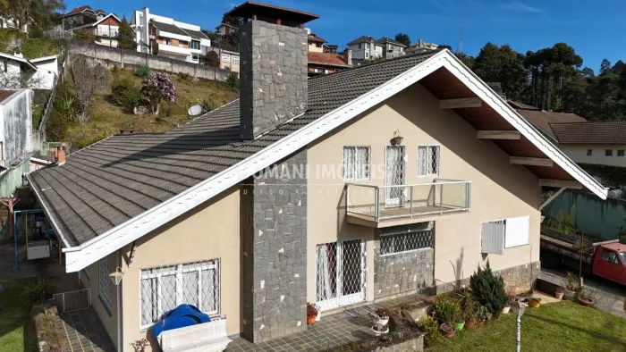 Casa com Potencial Residencial ou Comercial na Região da Abernéssia - Campos do Jordão/SP