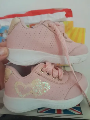Tênis rosa infantil