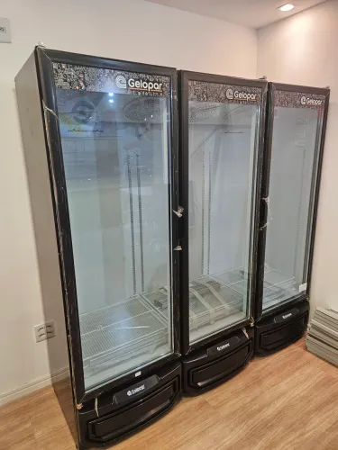refrigerador 3 portas Gelopar multiuso para conveniências novo