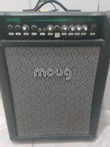 Amplificador Moog Sound 200
