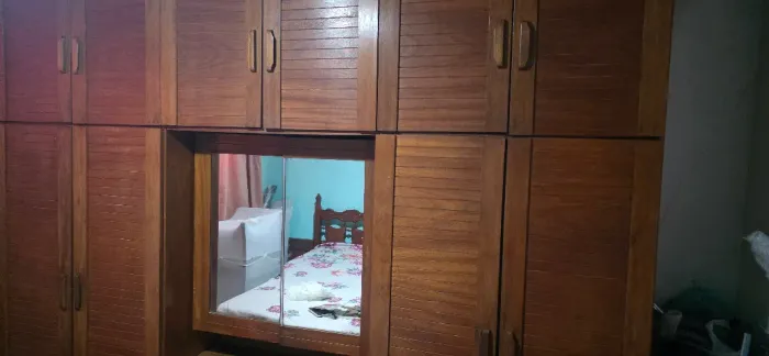 Guarda-Roupas de Casal Antigo em Madeira Maciça