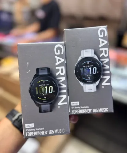 Garmin Forerunner 165 Music Preto e Branco 