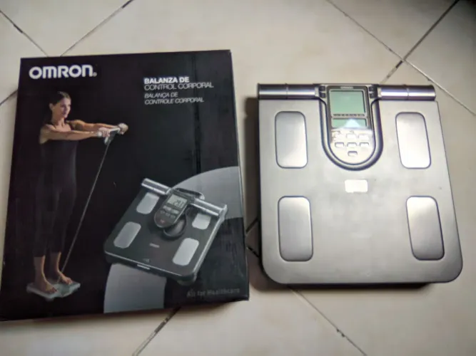 balança de bioimpedância Omron