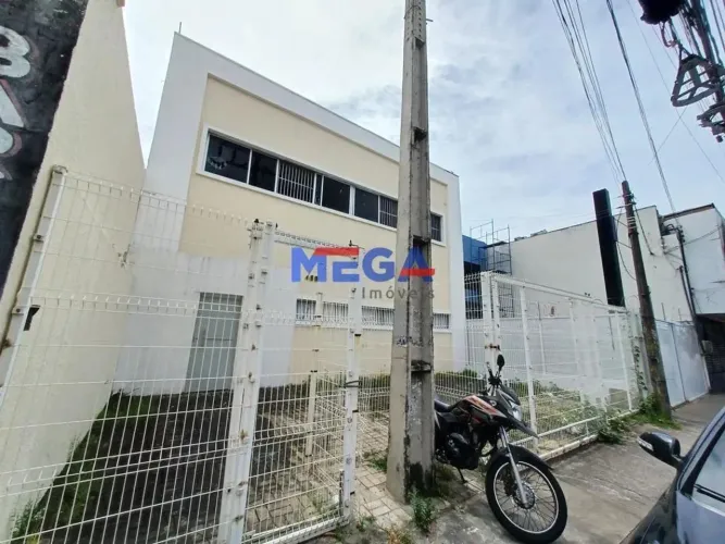 Prédio comercial no bairro Farias Brito em Fortaleza, CE