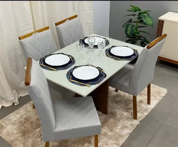 Mesa Tampo com vidro e cadeiras em madeira maciça!! Top