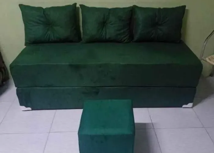 Sofá Cama 3 almofadas + 01 puff de fábrica 